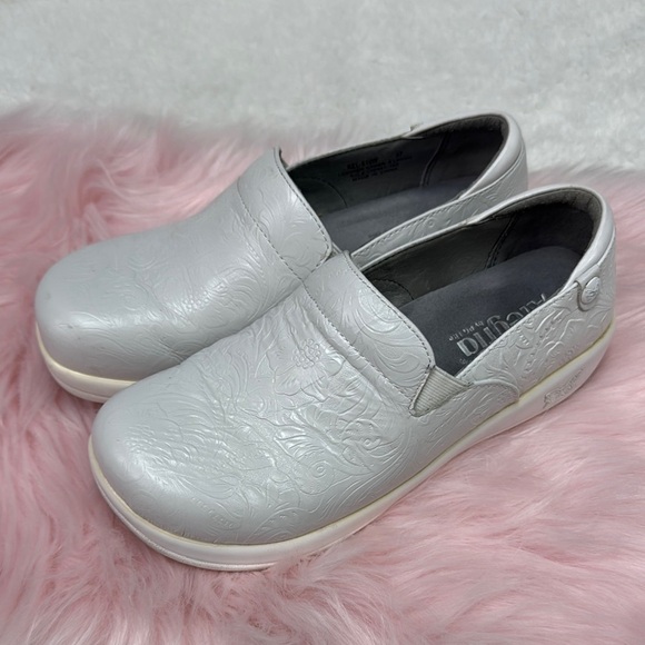 ALEGRIA WHITE CLOGS SIZE 37 8-8.5 US - Picture 1 of 4